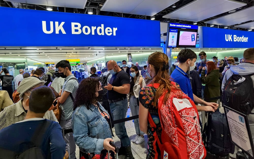 UK seeks tech partner for border crossing systems