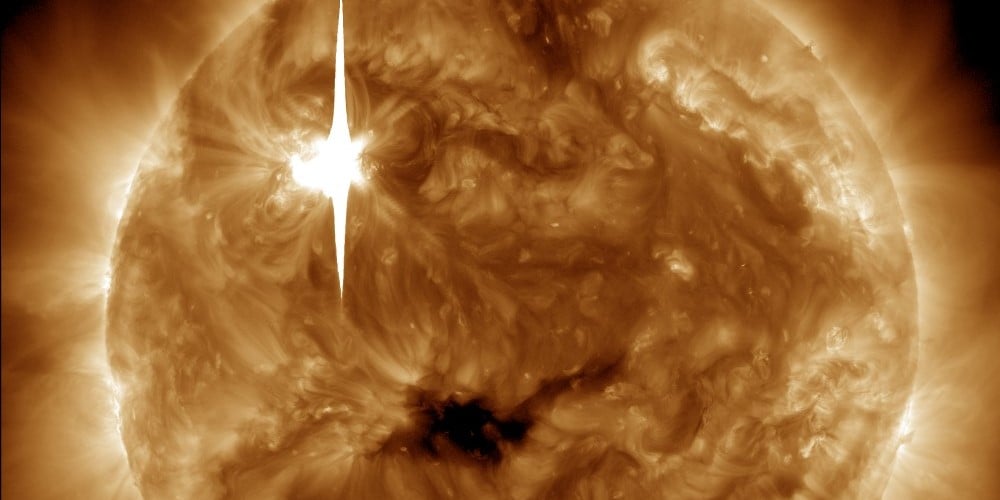 NASA waarschuwt dat enorme zonnevlammen de communicatie bedreigen, en misschien ook astronauten. • Record