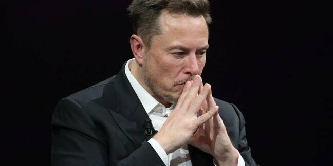 Elon Musk booed on-stage at SF Dave Chappelle gig • The Register