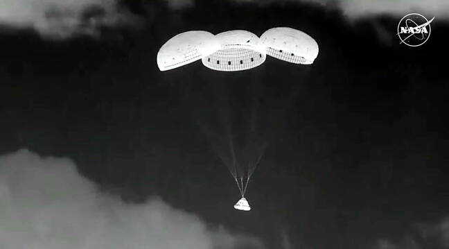 Boeing Starliner returning to Earth at about 10pm MDT Sept 6, 2024, at the White Sands Space Harbor in New Mexico