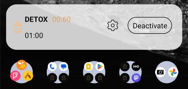 With detox mode turned on, suddenly lots of app icons are locked out – and nameless.