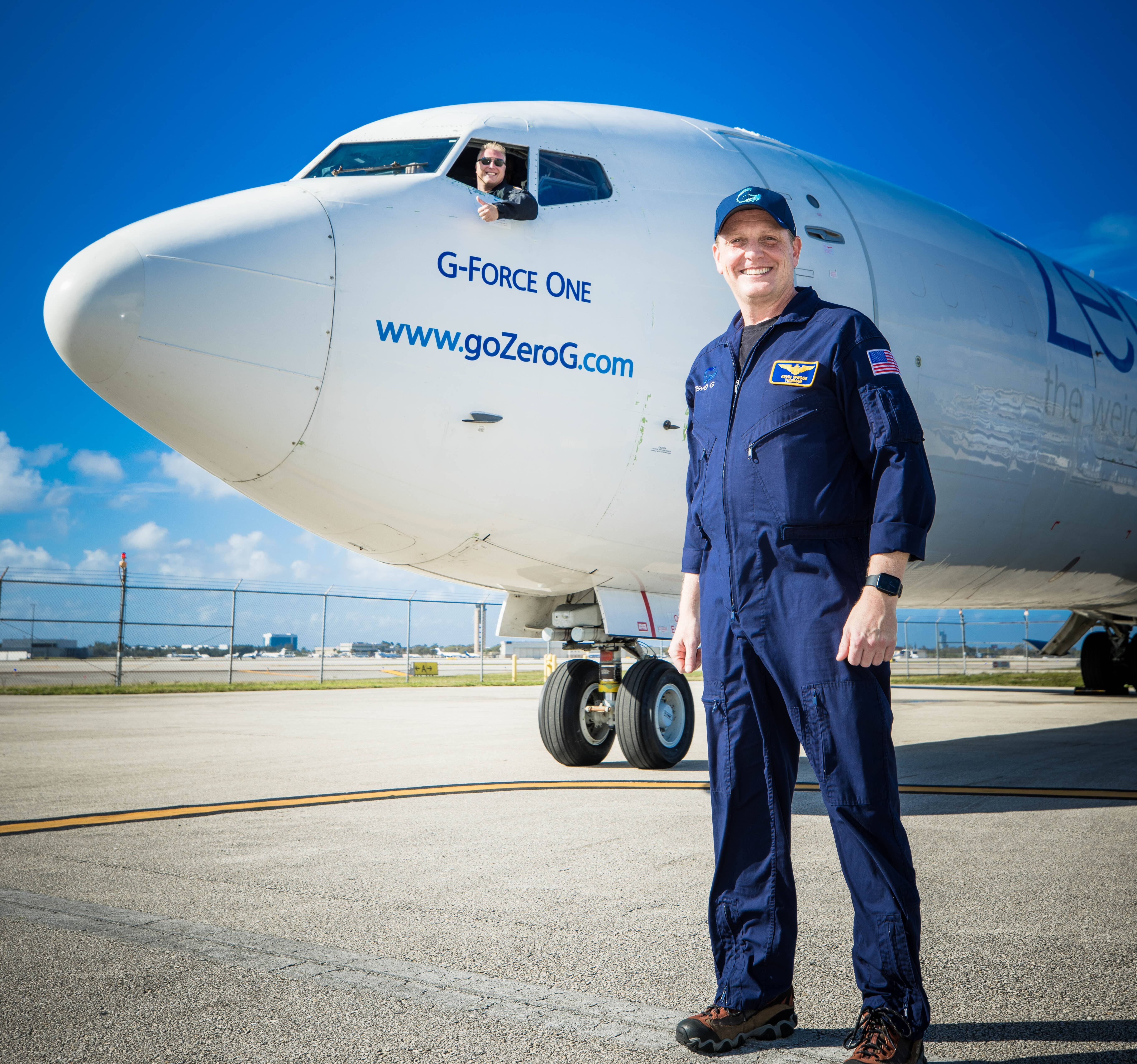 The ups and down of a virtual trip to the Moon in Zero G's 727