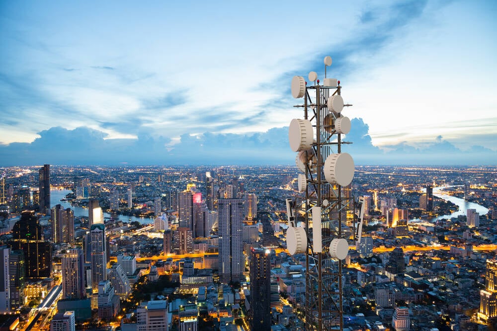 Why complex networks need additional support