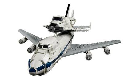 Lego Shuttle Carrier Aircraft with Shuttle on top (pic: Lego)