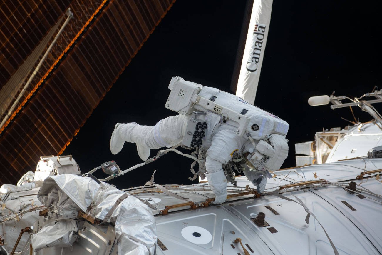 Snotty astronauts should skip spacewalks, suggests study