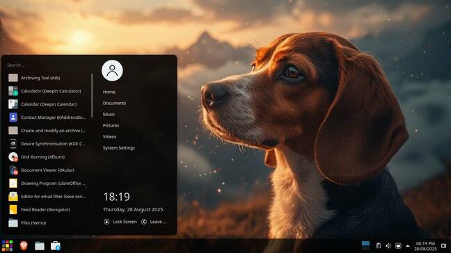 RefreshOS 2.5's default desktop: a beagle in place of the usual penguin