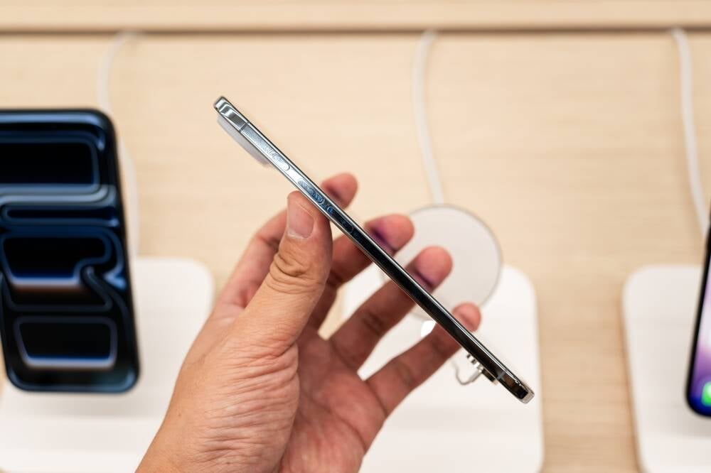 Apple’s ultra-thin iPhone flops as foldable iPad hits a crea • The Register
