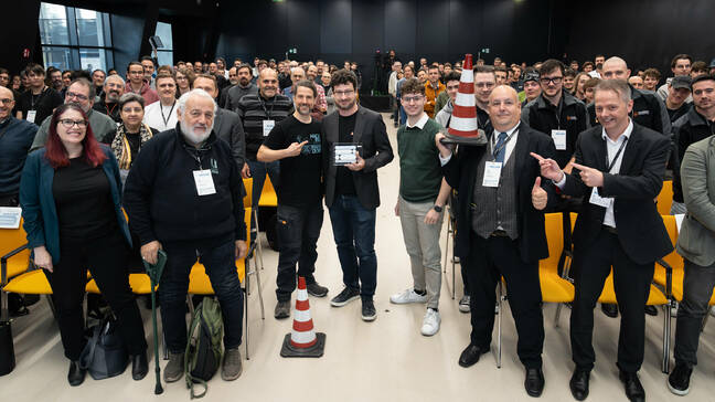 The FSFE's Matthias Kirschner hands the SFS Award to Jean-Baptiste Kempf