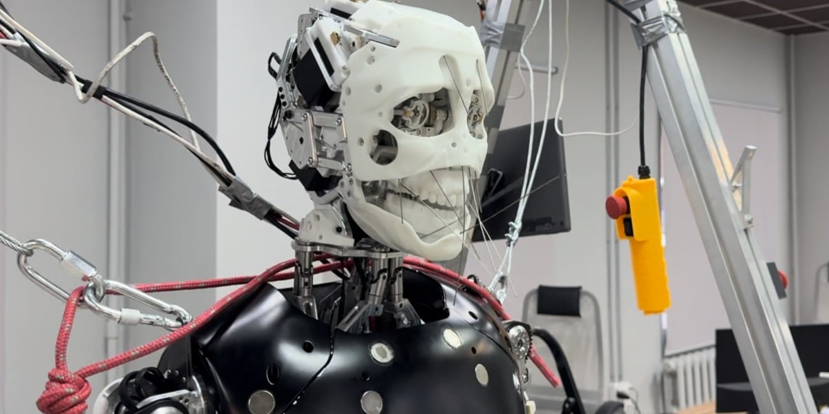 Russia’s first autonomous humanoid robot staggers and falls on debut