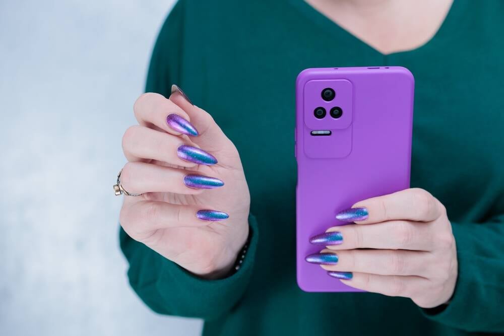 Chemists concoct nail polish that lets clawed humans use touch screens