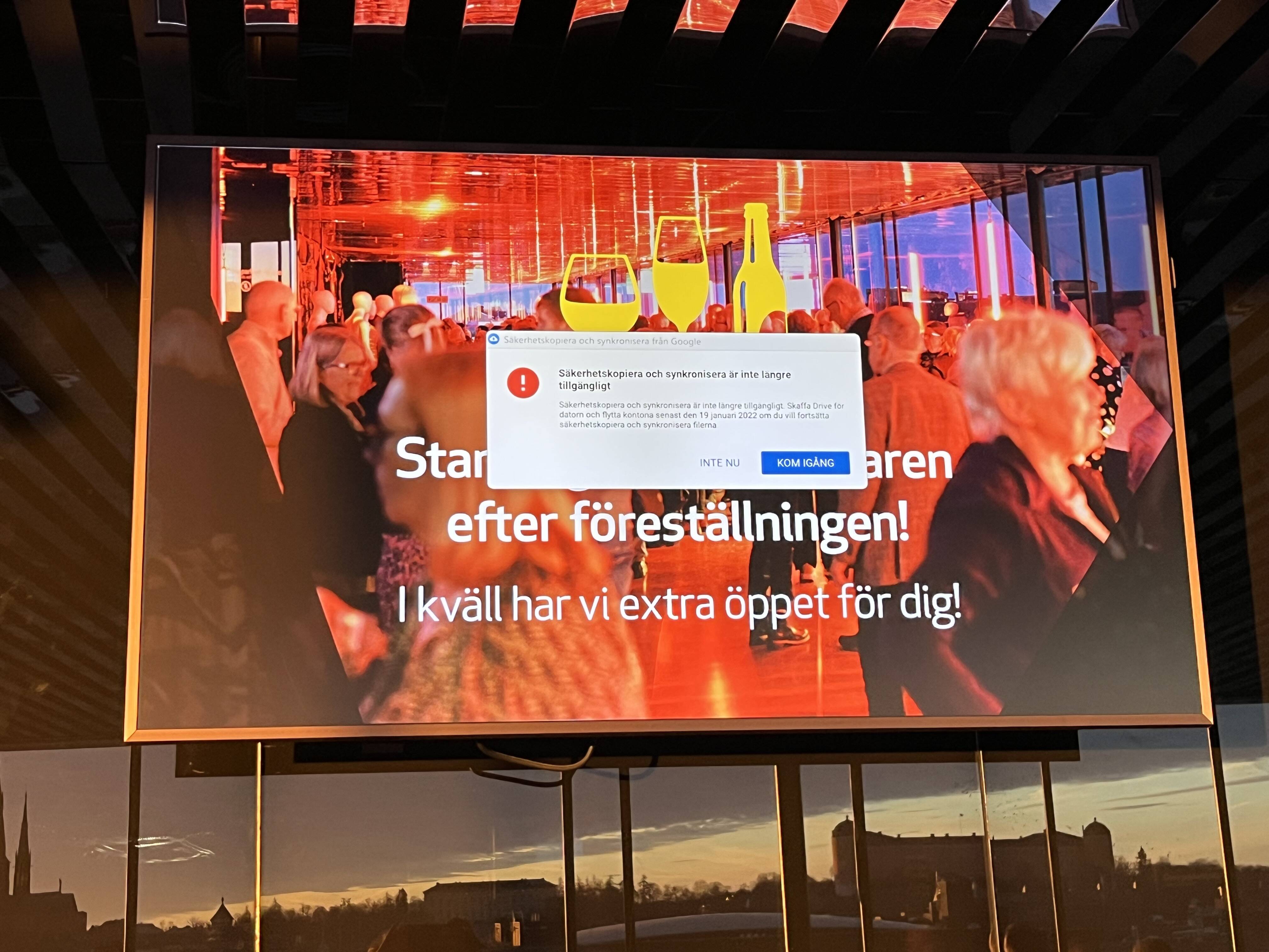 Obsolete Google nag drowns out vital bar information at Swedish concert hall